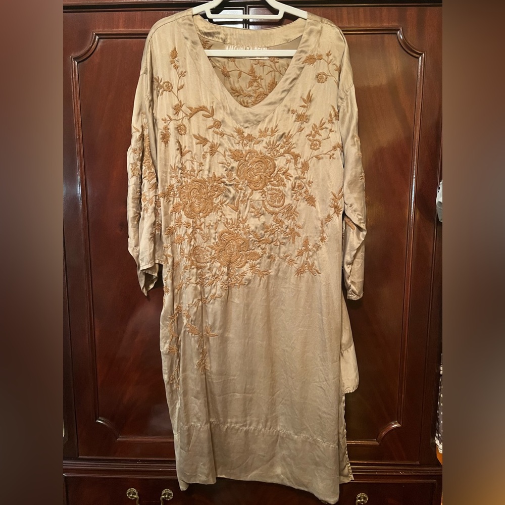Magnolia Pearl Gold Parnassus Tunic